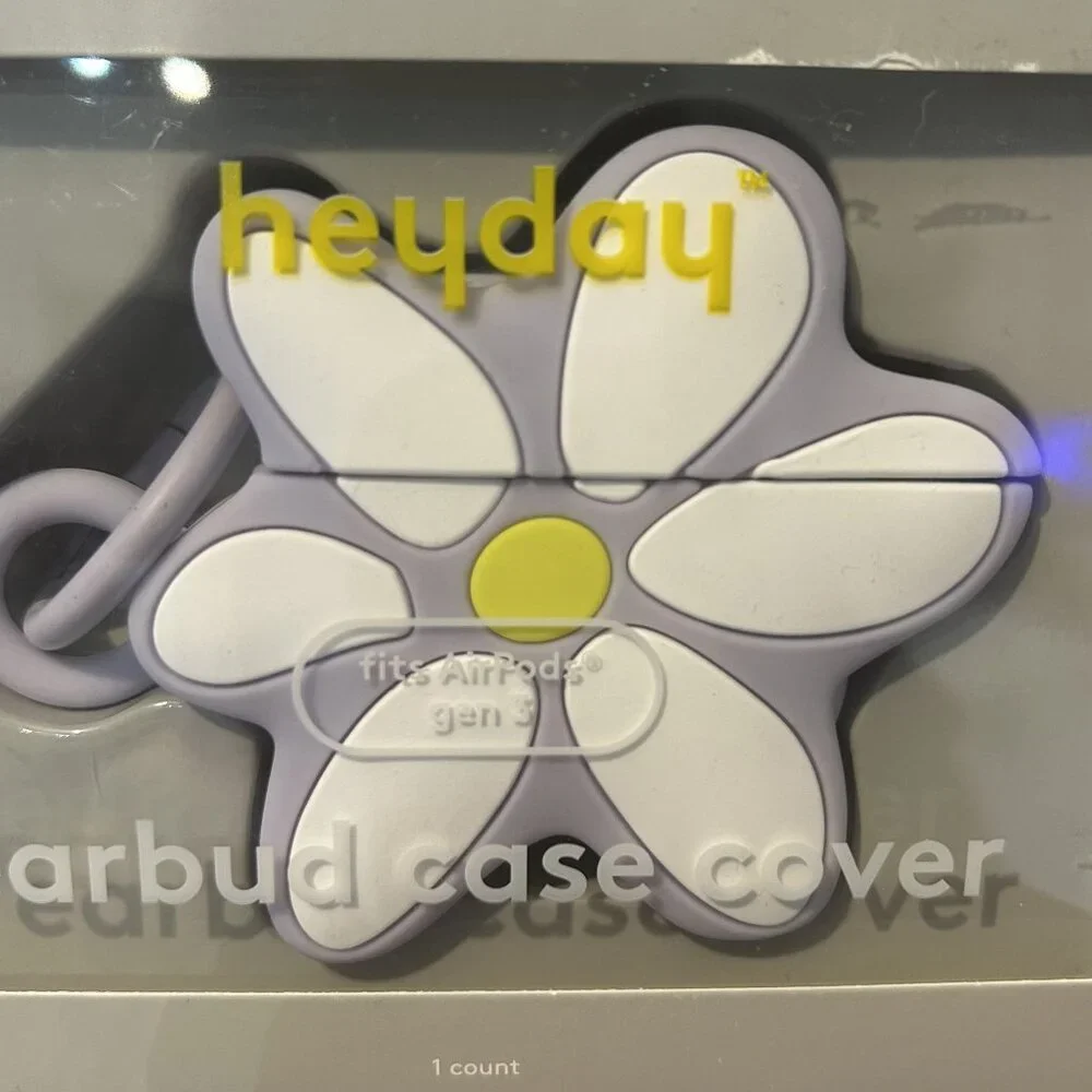 NIB Heyday Soft Purple Flower Daisy AirPods Case Cover 3rd Generation Clip